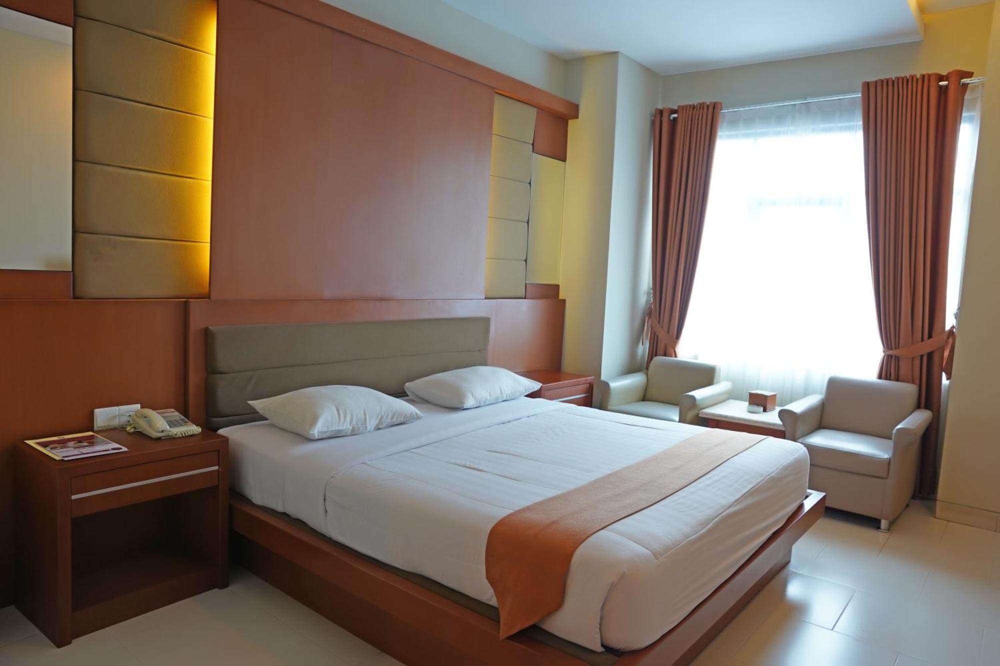 Arinas Hotel Bandar Lampung Exteriör bild
